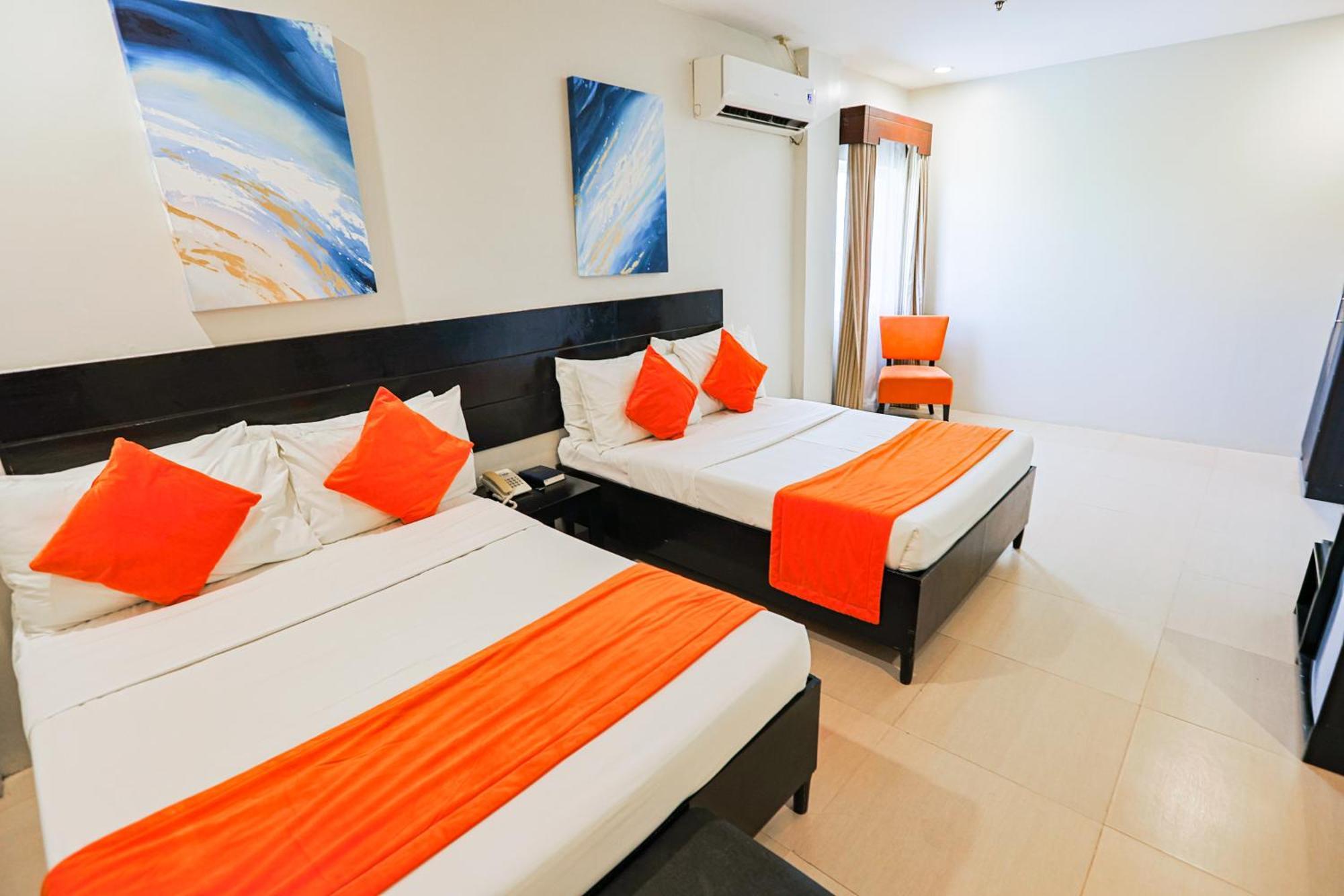 Holiday Suites Puerto Princesa Esterno foto