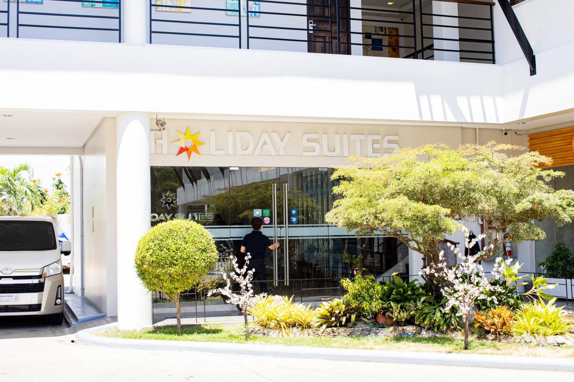 Holiday Suites Puerto Princesa Esterno foto