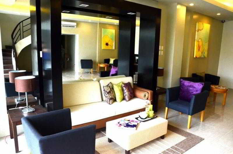 Holiday Suites Puerto Princesa Esterno foto