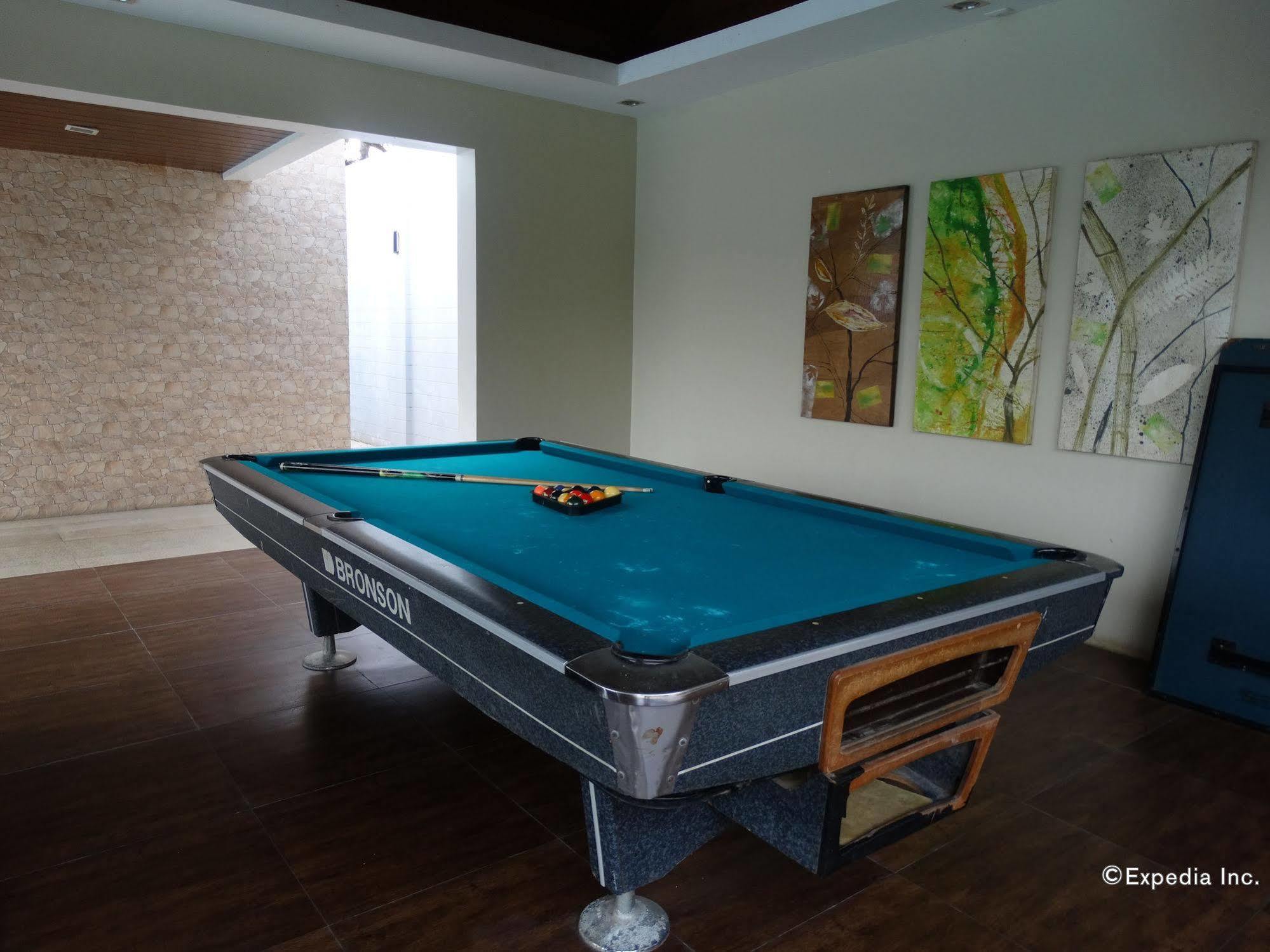 Holiday Suites Puerto Princesa Esterno foto