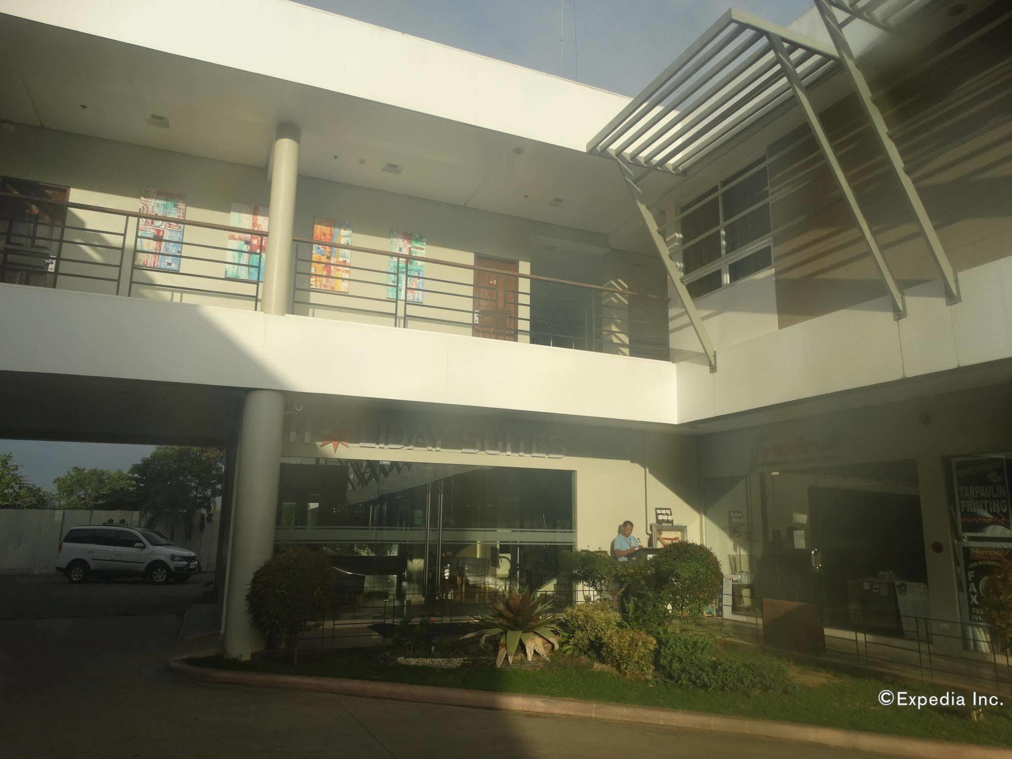 Holiday Suites Puerto Princesa Esterno foto